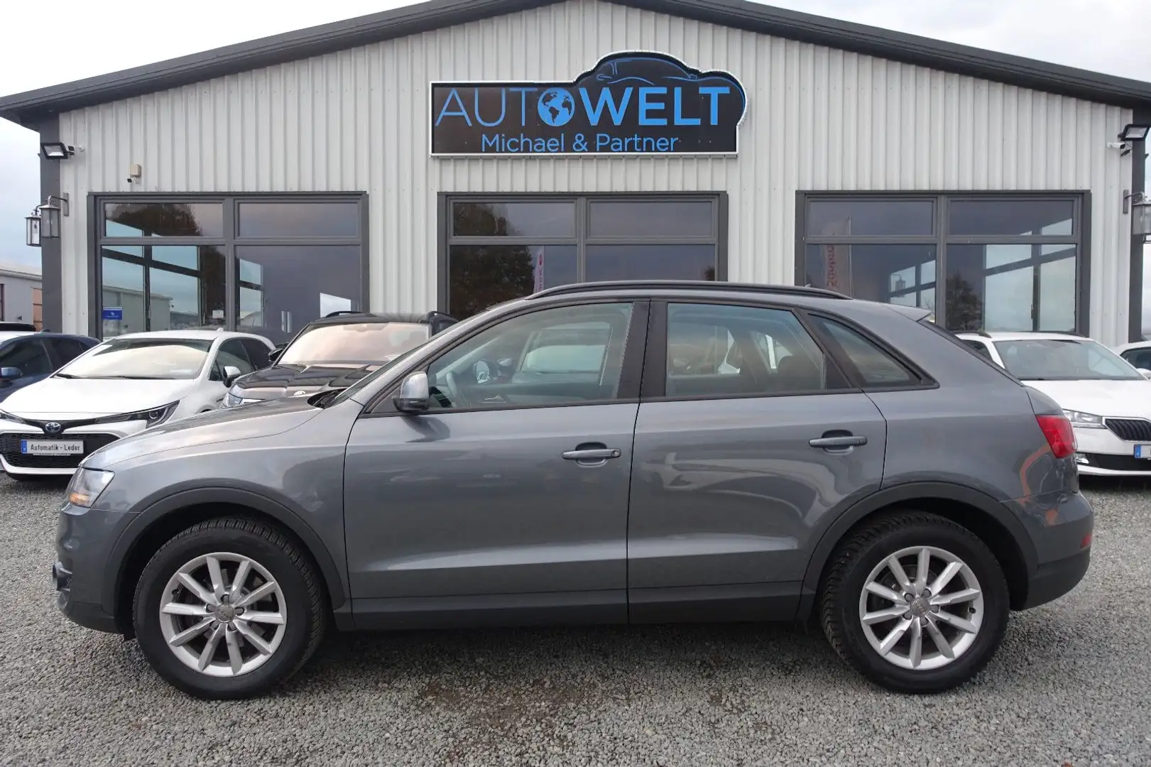 Audi Q3 2.0TDI KLIMAAUT SITZH Zahnr+Insp NEU ALU 17'' Grau - 1