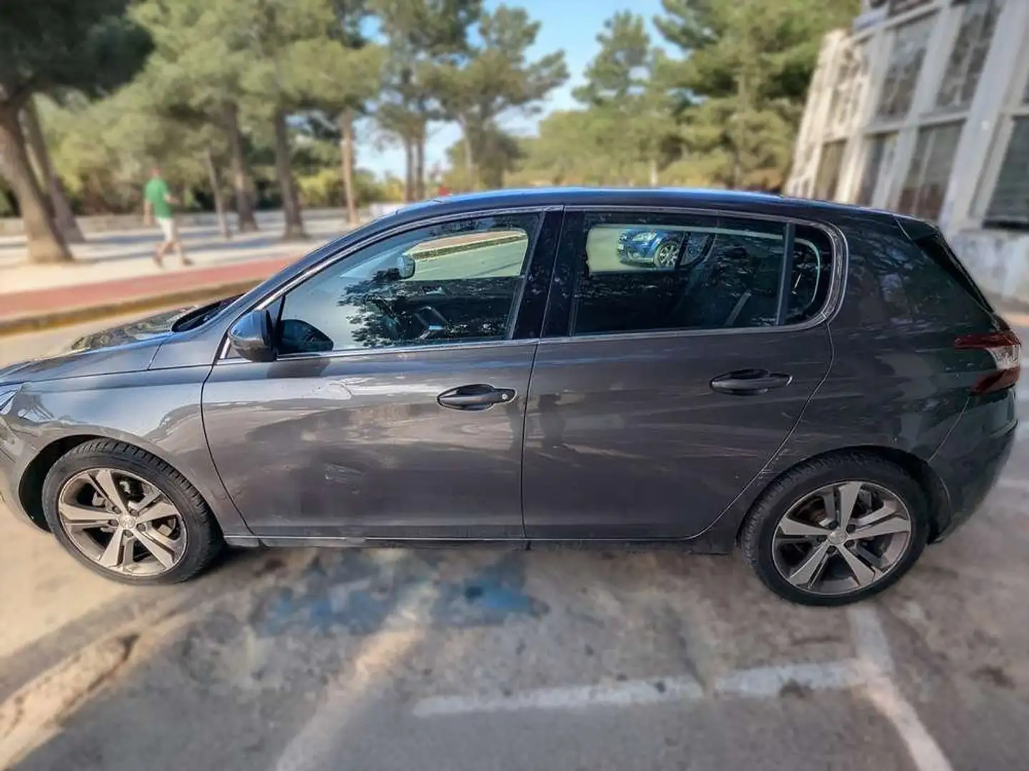 Peugeot 308 1.6 BlueHDi Style 120 Gris - 1