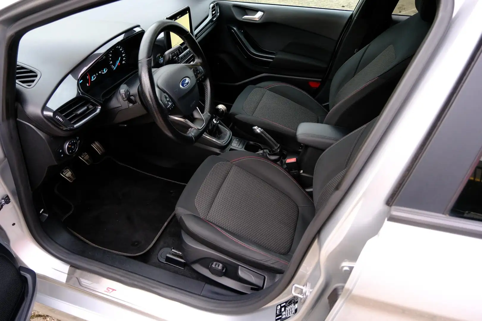 Ford Fiesta 1.0 EcoBoost ST-Line Pano|Navi|PDC|LMV|LED|Cruise Grijs - 2