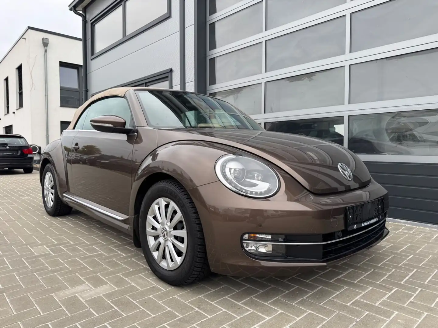Volkswagen Beetle Cabriolet Design 1.4TSI DSG XENON KeyLess Braun - 1