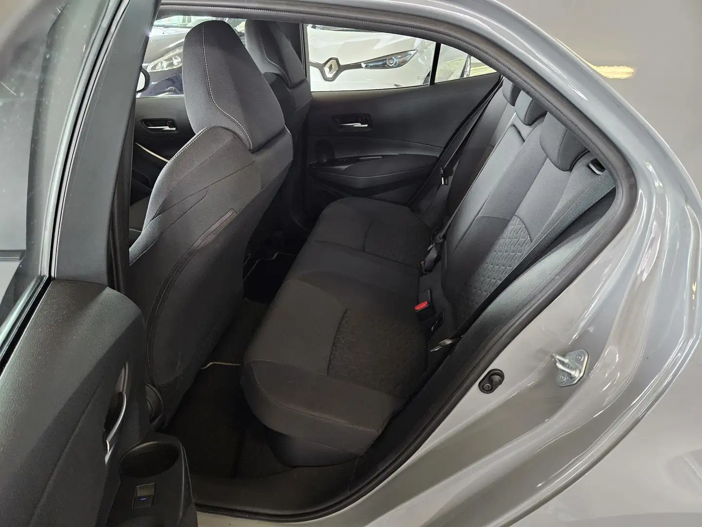 Toyota Corolla 1.8 Hybrid Active Plus | Parkeersensoren voor + ac Grey - 2