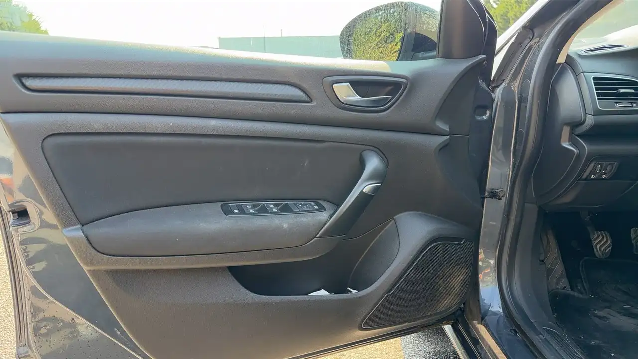 Renault Megane Berline — photo 7