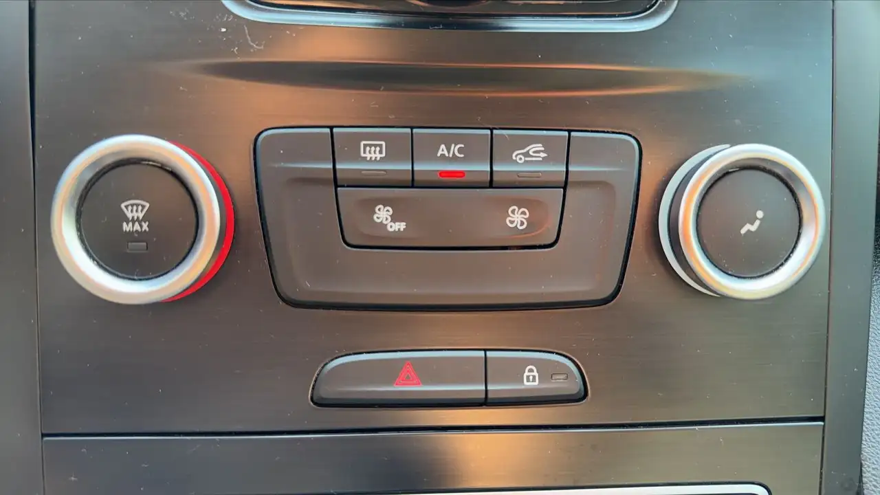 Renault Megane Berline — photo 13