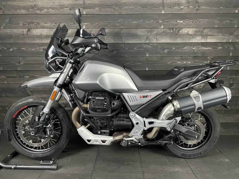 Moto Guzzi V 85 TT - foto 8