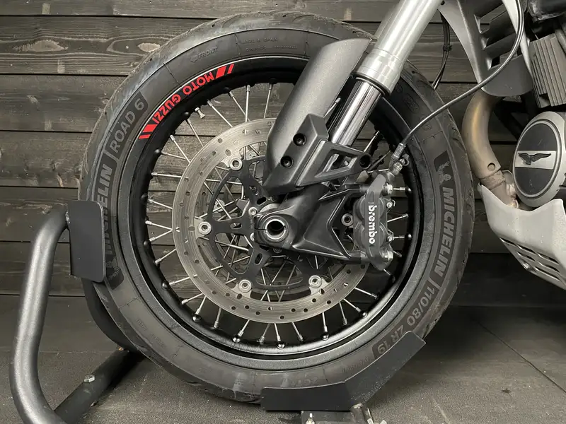 Moto Guzzi V 85 TT - foto 4