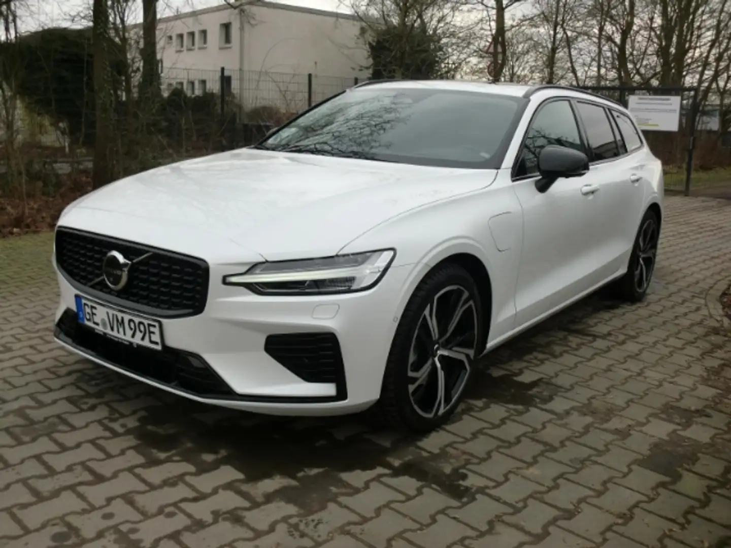 Volvo V60 T6 AWD Ultra Dark*Business-Paket*360Grad*B+W Sound Weiß - 1