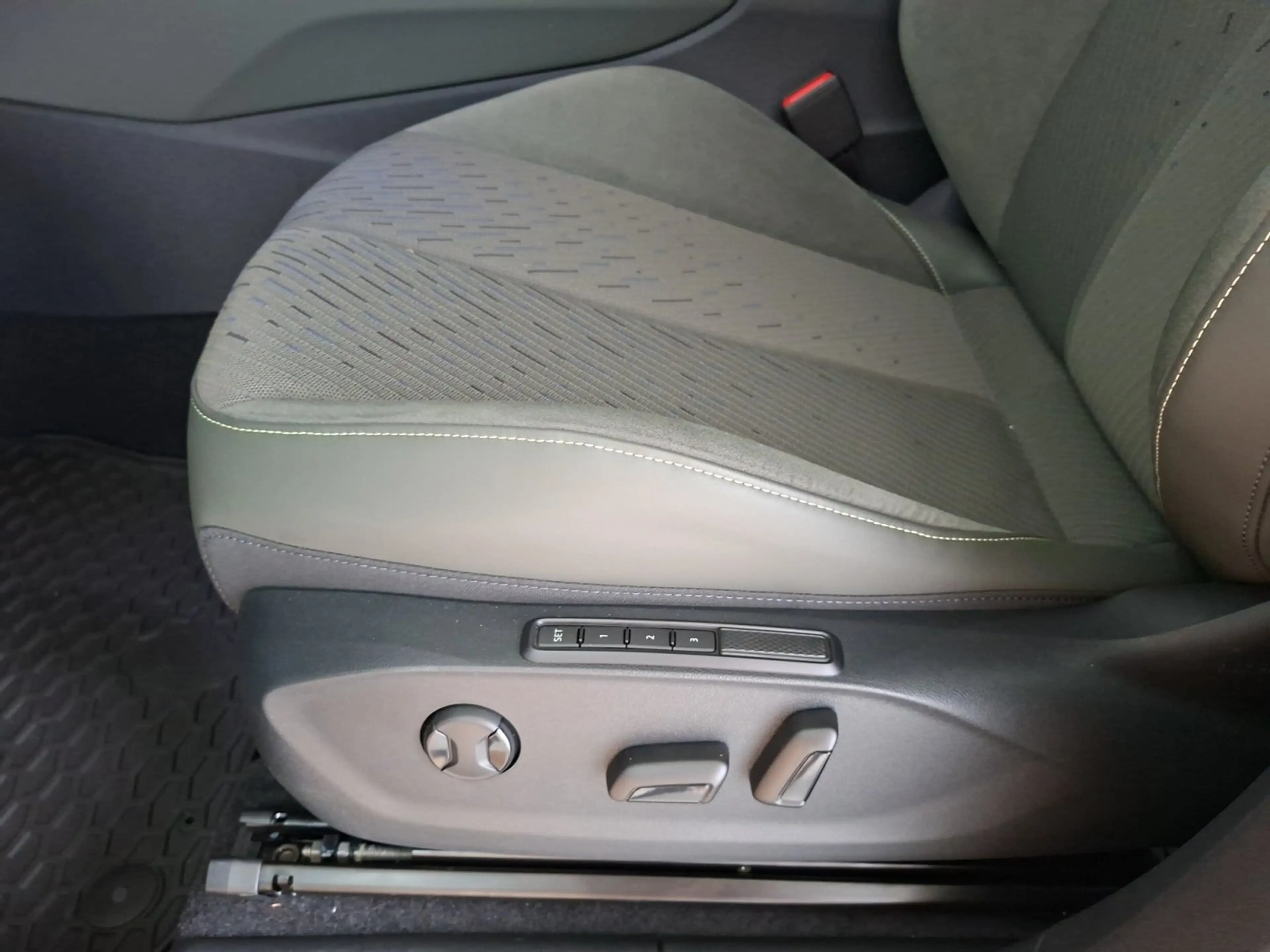 CUPRA Terramar TRIBE 1.5 e-TSI 150 PS DSG — photo 12