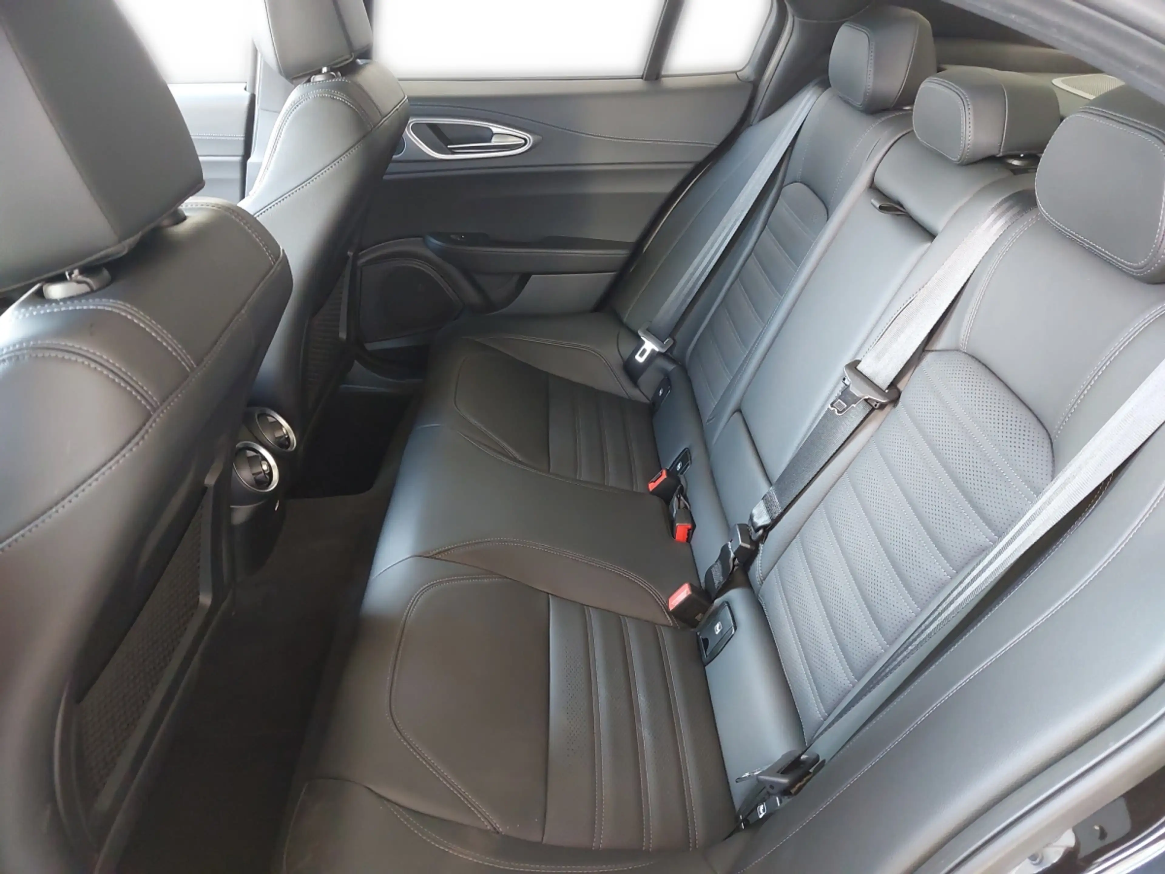 Alfa Romeo Giulia Veloce 2.2 Jtdm 210PS Aut Awd — photo 11