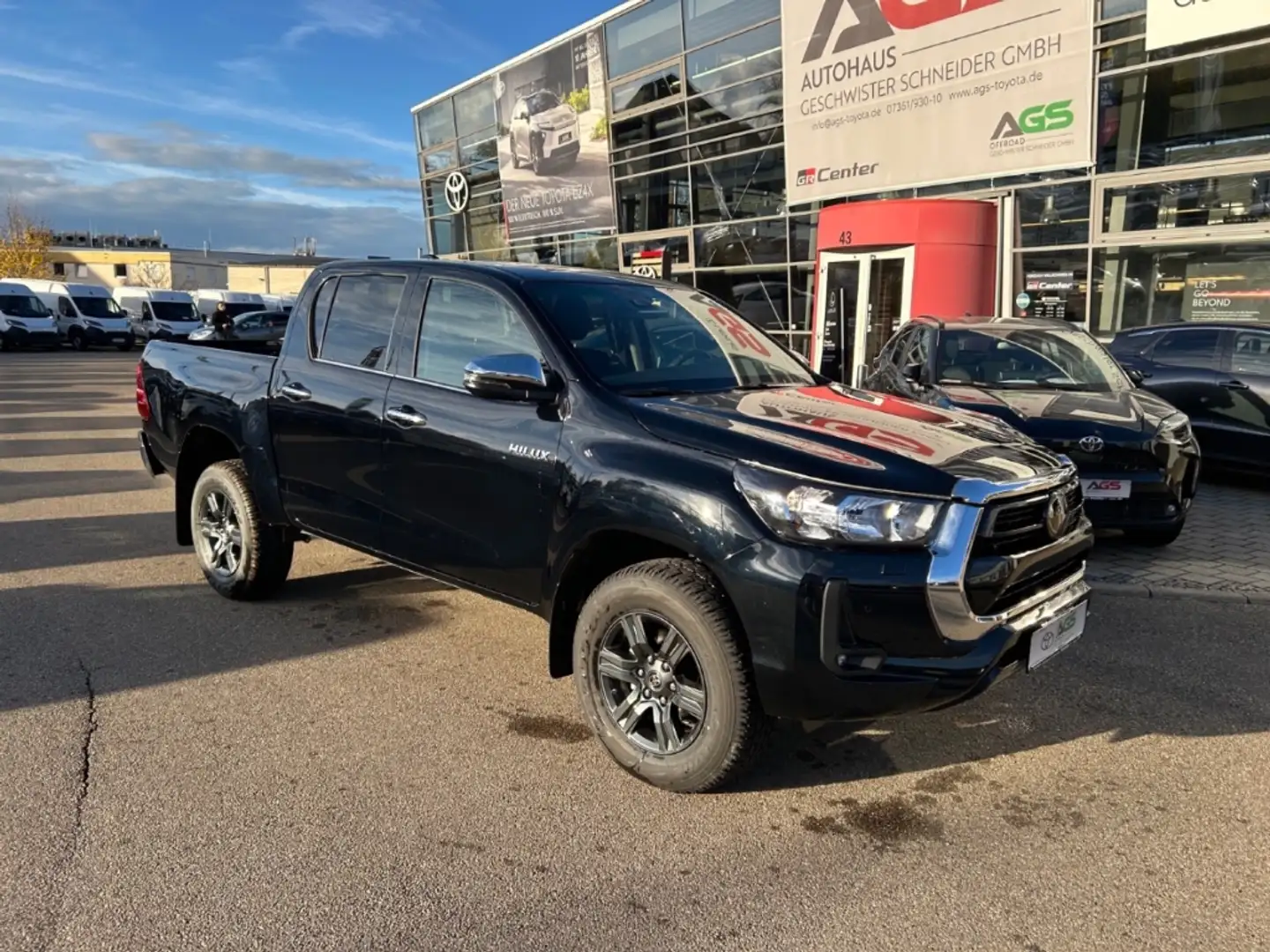 Toyota Hilux Double Cab Comfort 4x4 2.8 D-4D EU6d Schwarz - 2