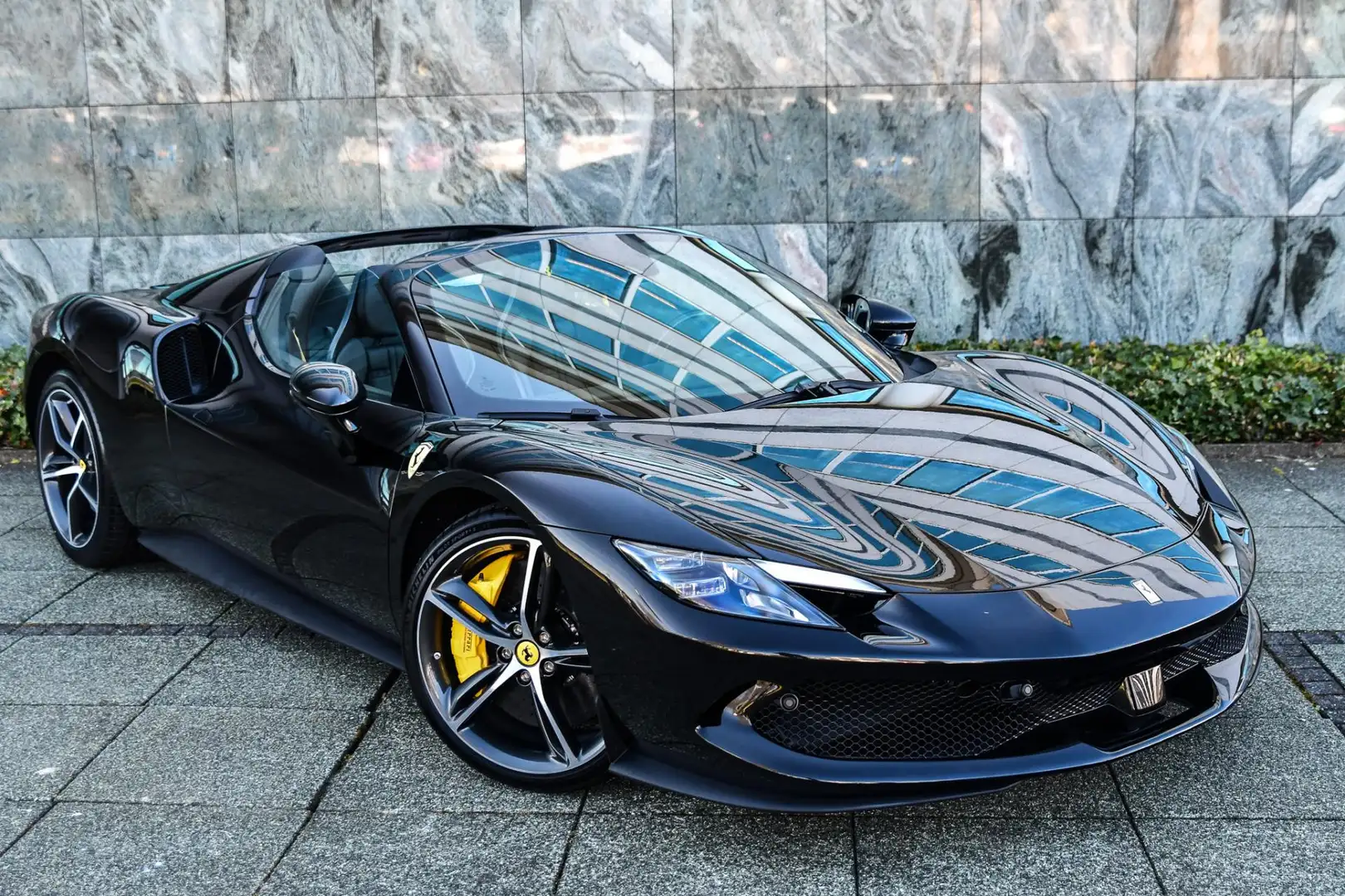 Ferrari 296 GTS 3.0 V6 |Racing-seat|Carbon|Passenger display|C Negru - 2