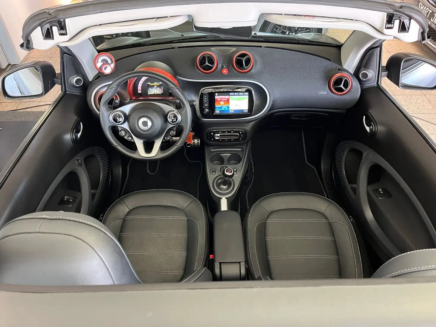 smart forTwo Cabrio BRABUS Tailor Made Asphaltgold 1 Hand Gris - 2