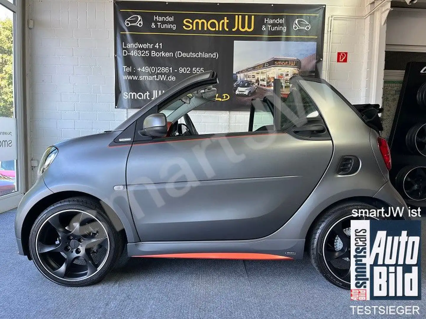 smart forTwo Cabrio BRABUS Tailor Made Asphaltgold 1 Hand Gris - 1