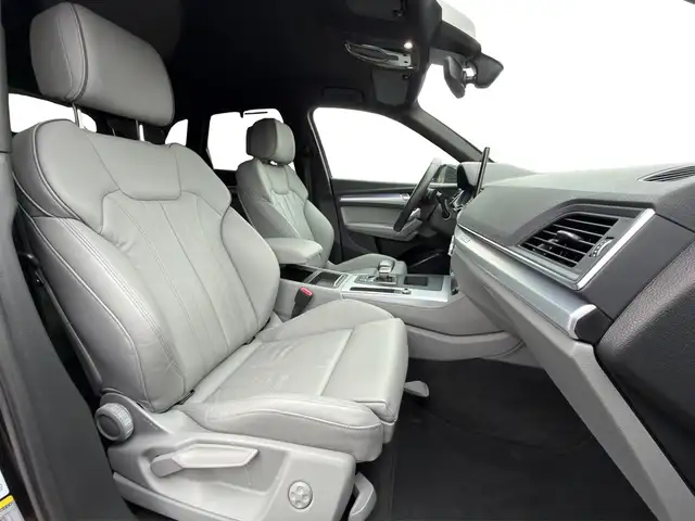 Audi Q5 view 10