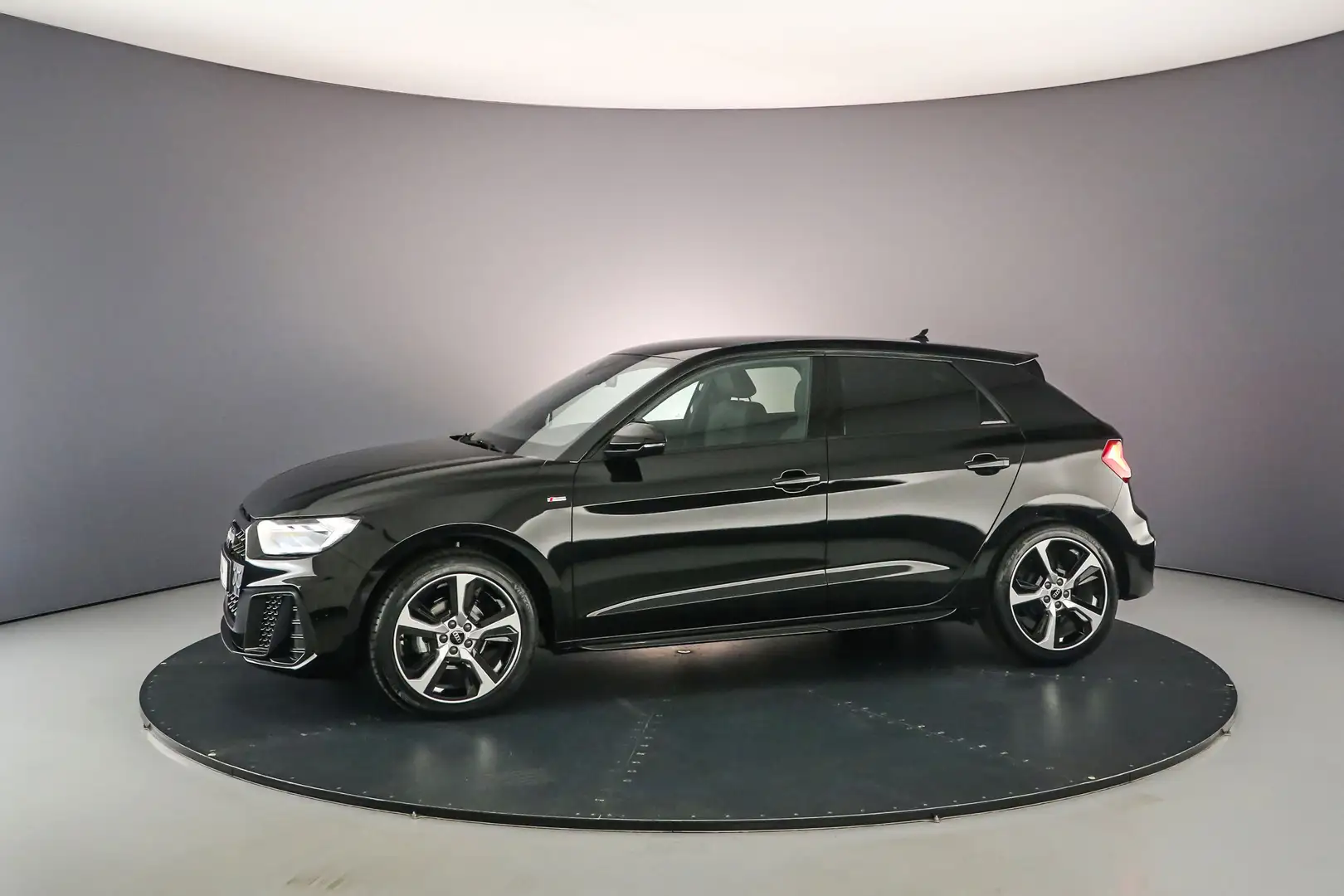 Audi A1 Sportback 25 TFSI 95pk S edition Zwart - 2