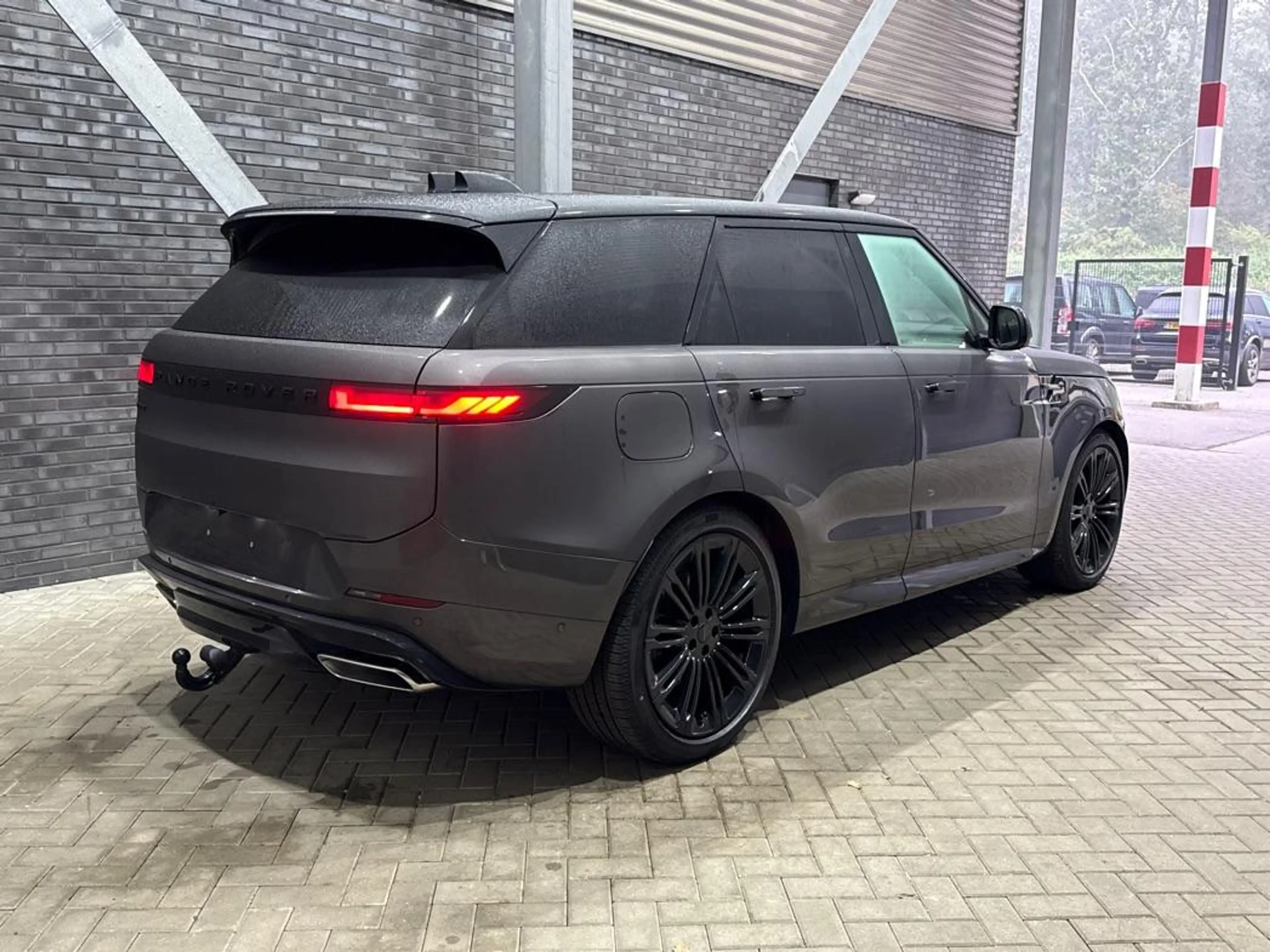 Land Rover Range Rover Sport P460e Dynamic HSE | 23 Inch | Meridian 3D Surround — photo 2