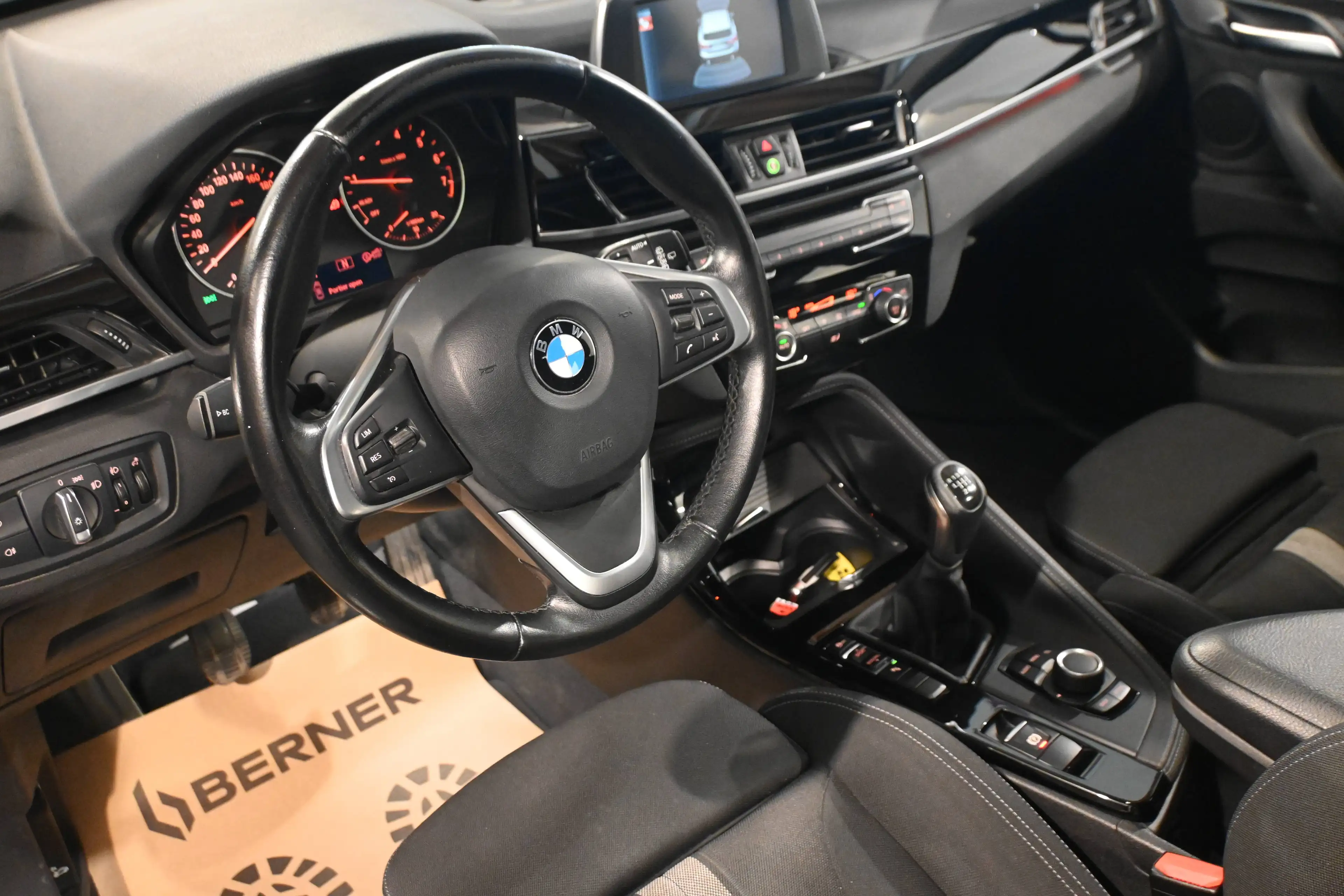 BMW X1 X1 1.5i sDrive18 PACK SPORT / BLUETOOTH / TELEPHONE / COFFRE ELECTRIQUE / CARNET COMPLET BMW !! — photo 13
