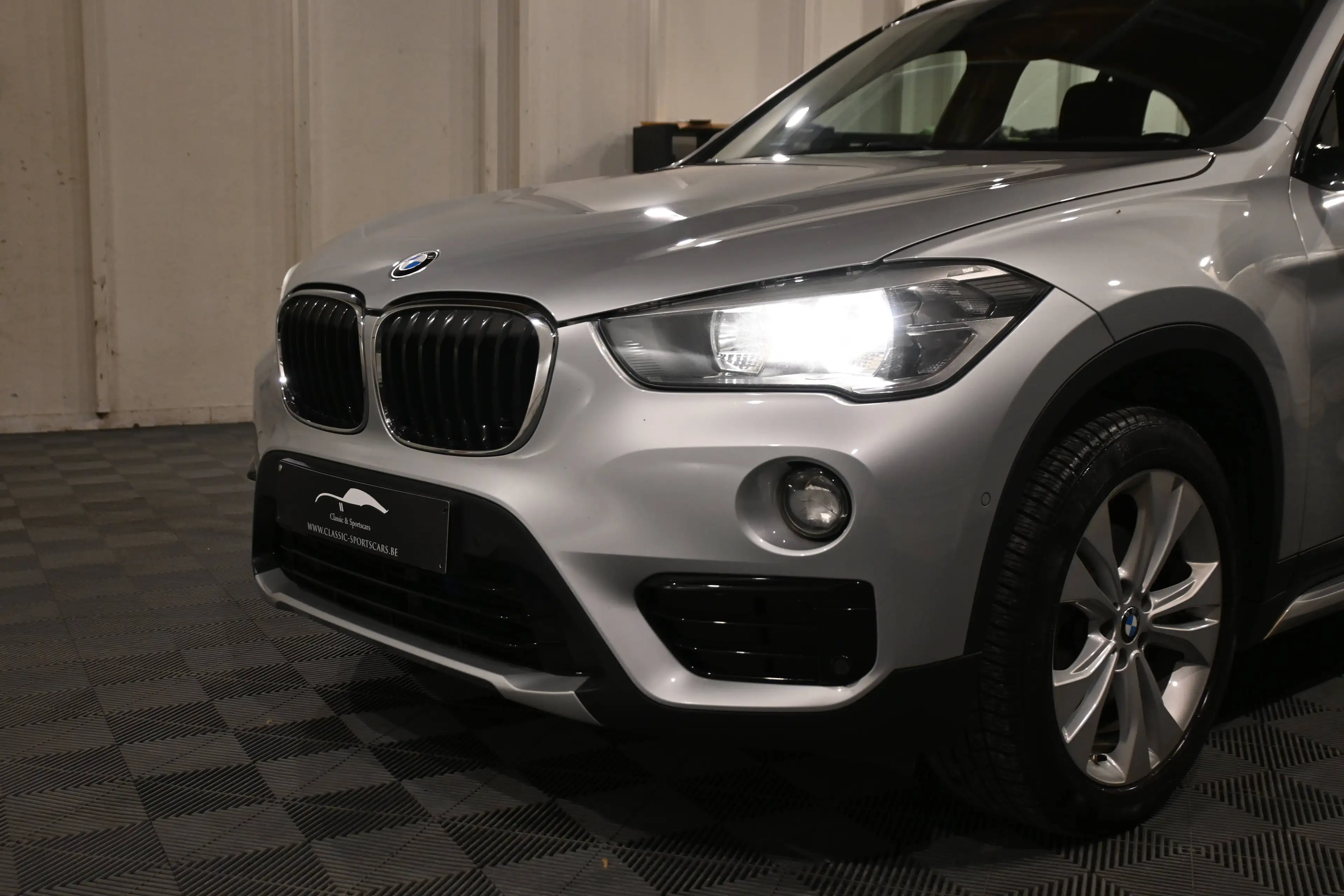 BMW X1 X1 1.5i sDrive18 PACK SPORT / BLUETOOTH / TELEPHONE / COFFRE ELECTRIQUE / CARNET COMPLET BMW !! — photo 4