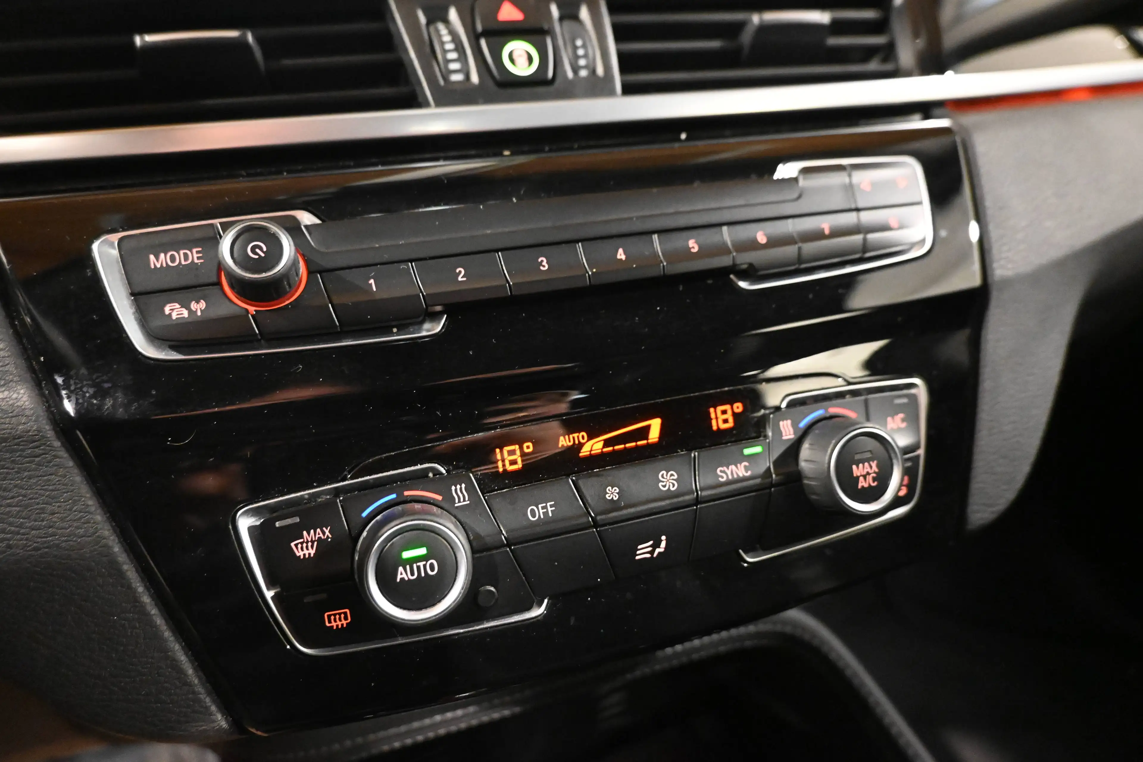 BMW X1 X1 1.5i sDrive18 PACK SPORT / BLUETOOTH / TELEPHONE / COFFRE ELECTRIQUE / CARNET COMPLET BMW !! — photo 14