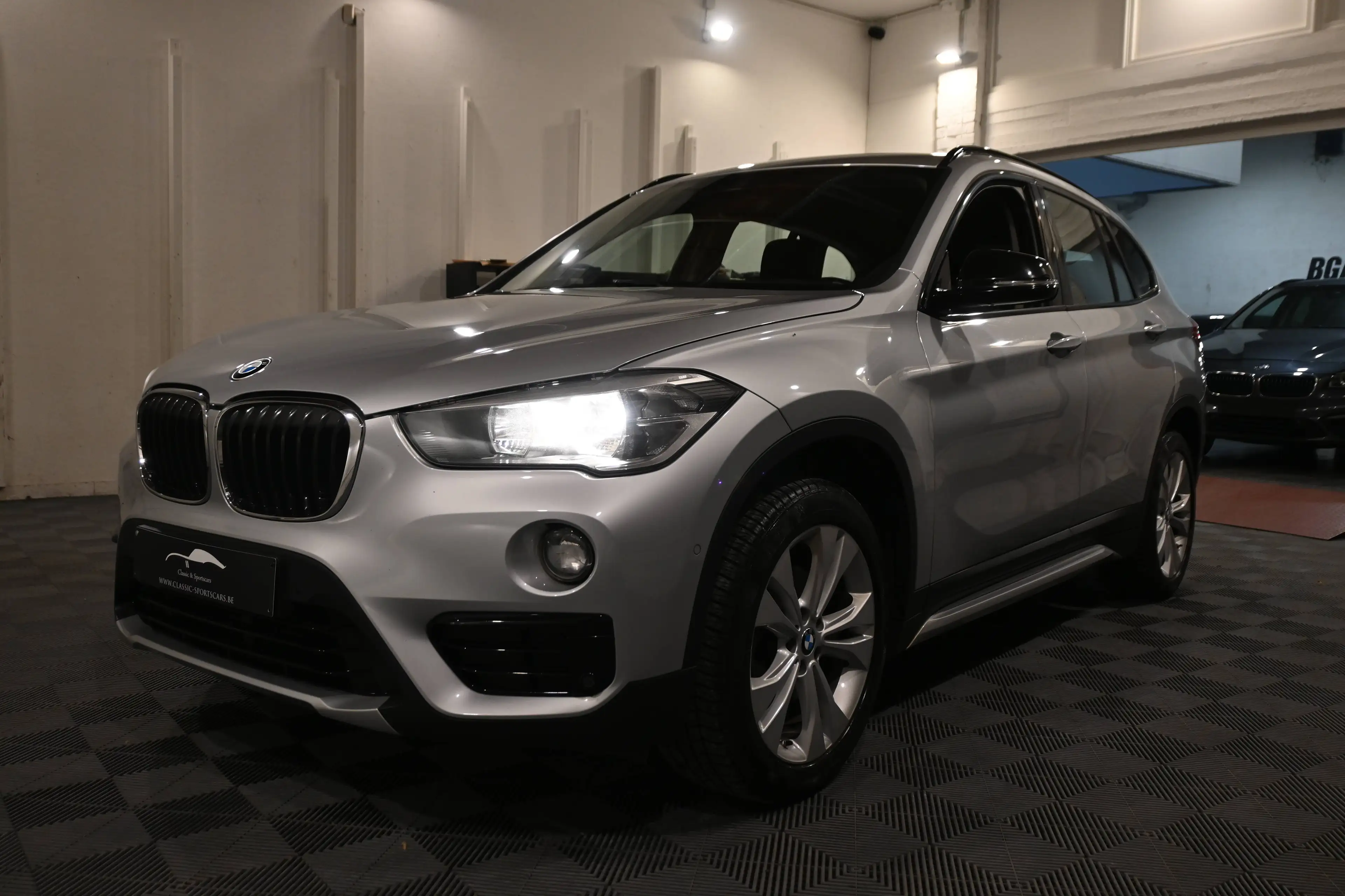 BMW X1 X1 1.5i sDrive18 PACK SPORT / BLUETOOTH / TELEPHONE / COFFRE ELECTRIQUE / CARNET COMPLET BMW !! — photo 3