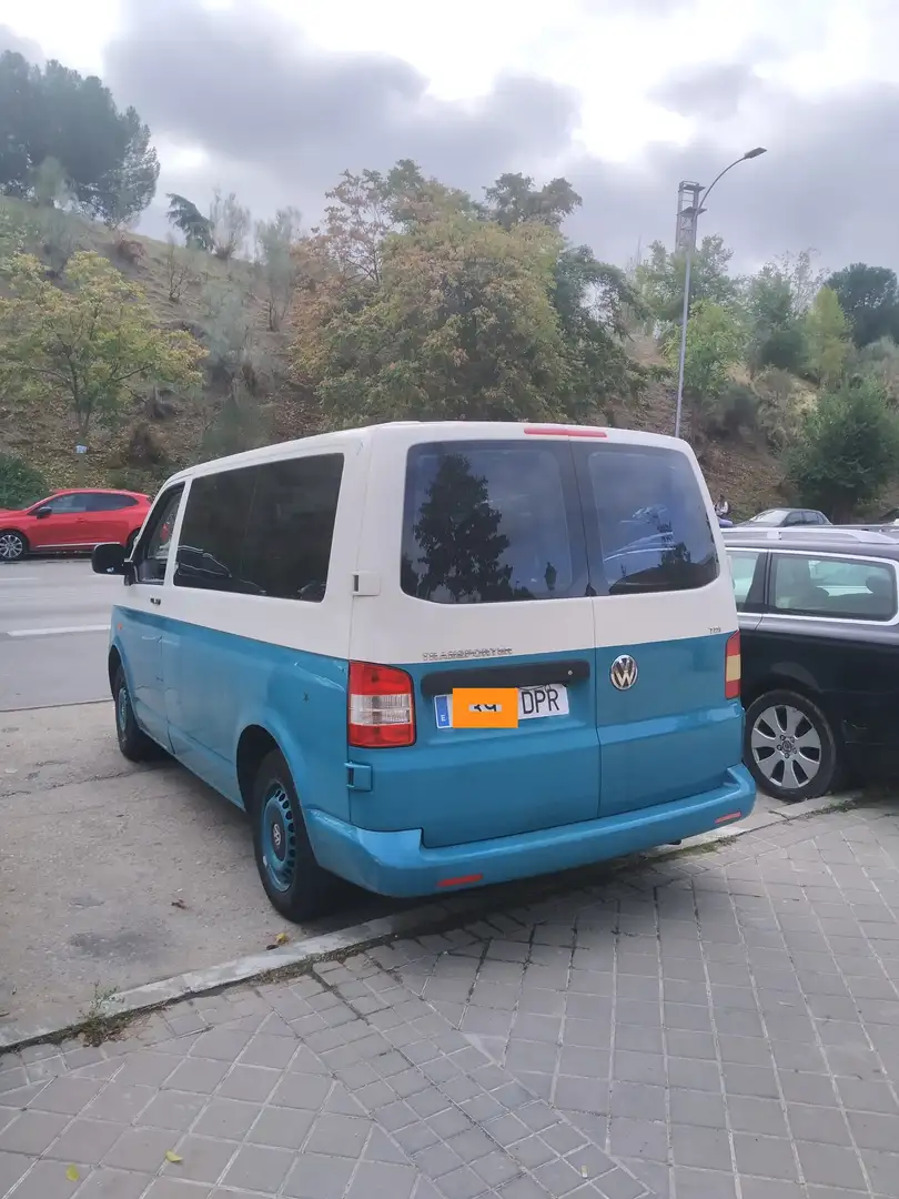 Volkswagen T5 plava - 2