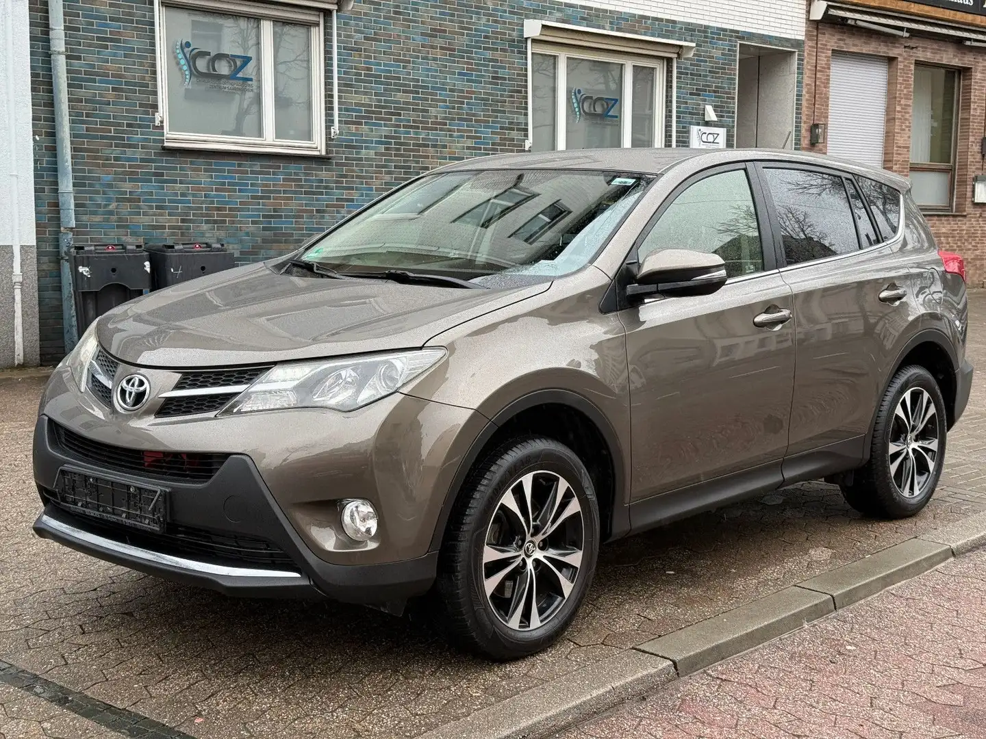Toyota RAV 4 2.0 4x4 Edition *Kamera/AHK/Navi/1.Hand* Braun - 1