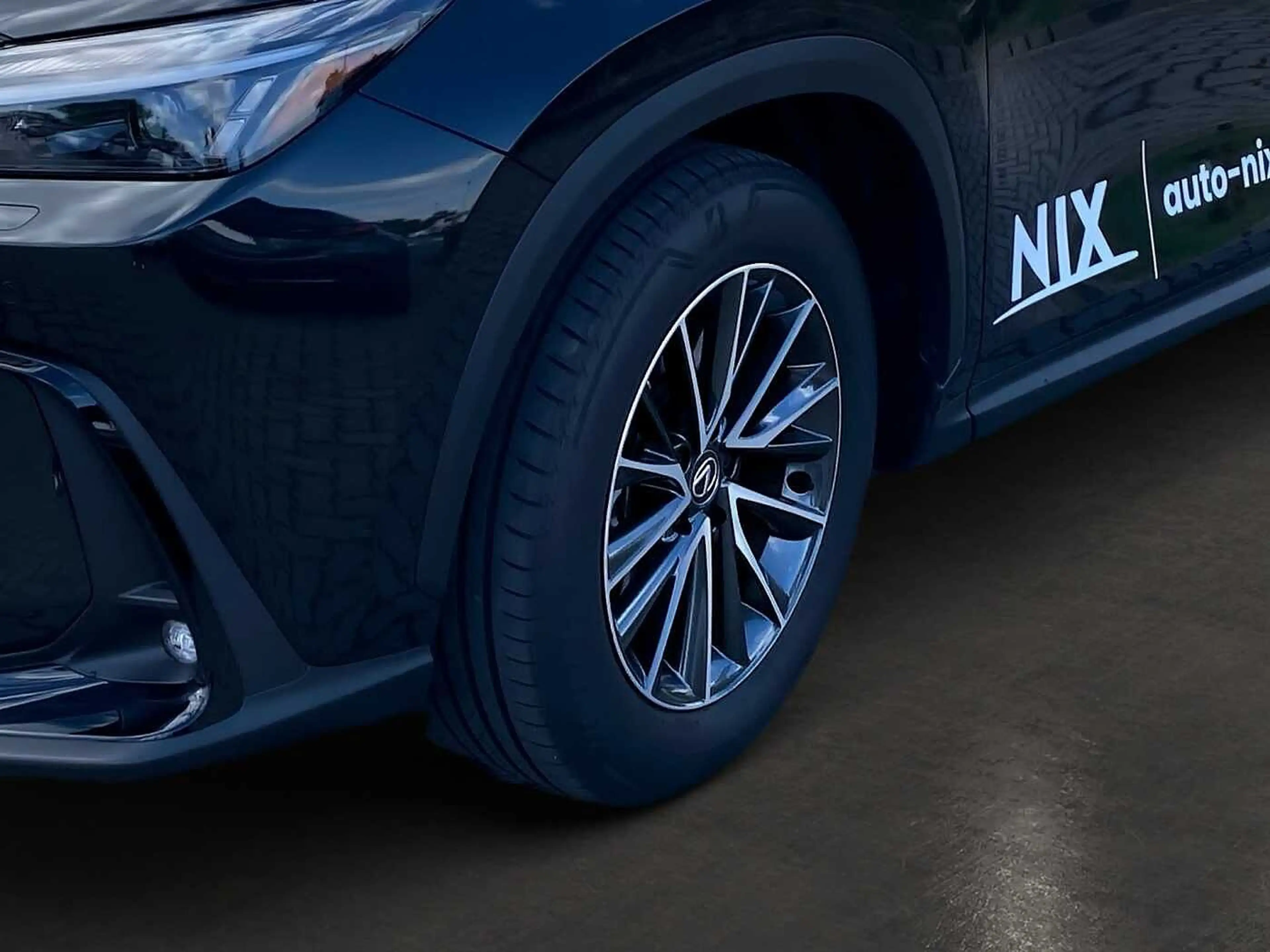 Lexus NX 450h+ 2.5 Plug-In Executive AWD PANO HUD — photo 13