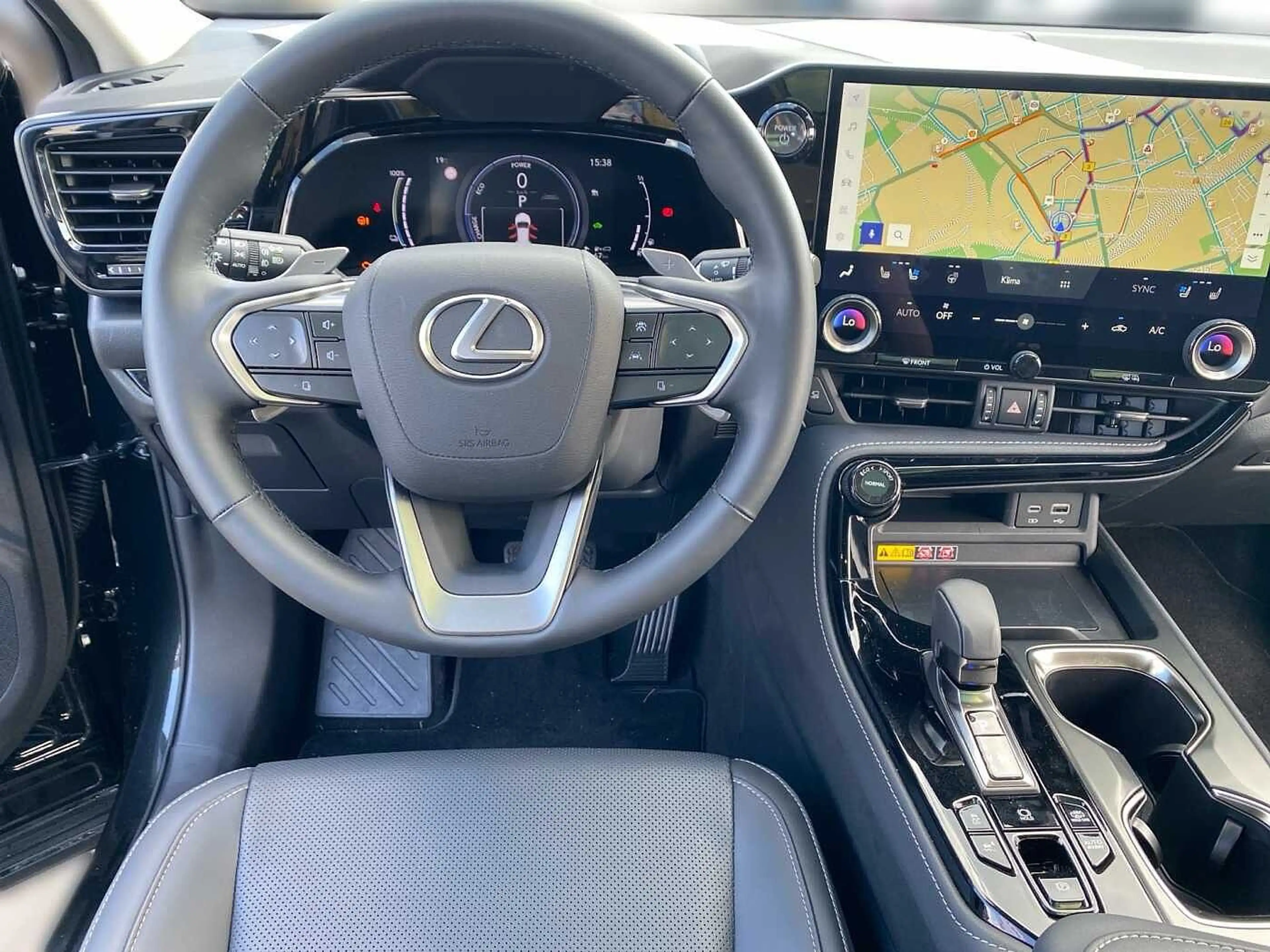 Lexus NX 450h+ 2.5 Plug-In Executive AWD PANO HUD — photo 9
