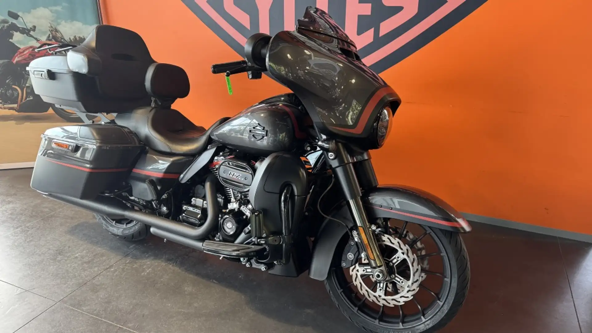 Harley-Davidson Tour Glide Street CVO Gri - 2