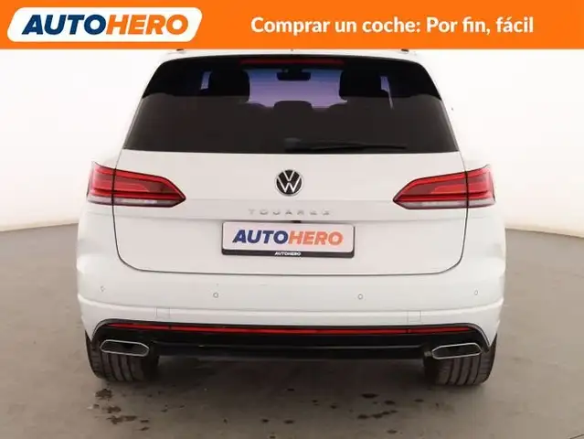 Volkswagen Touareg view 5