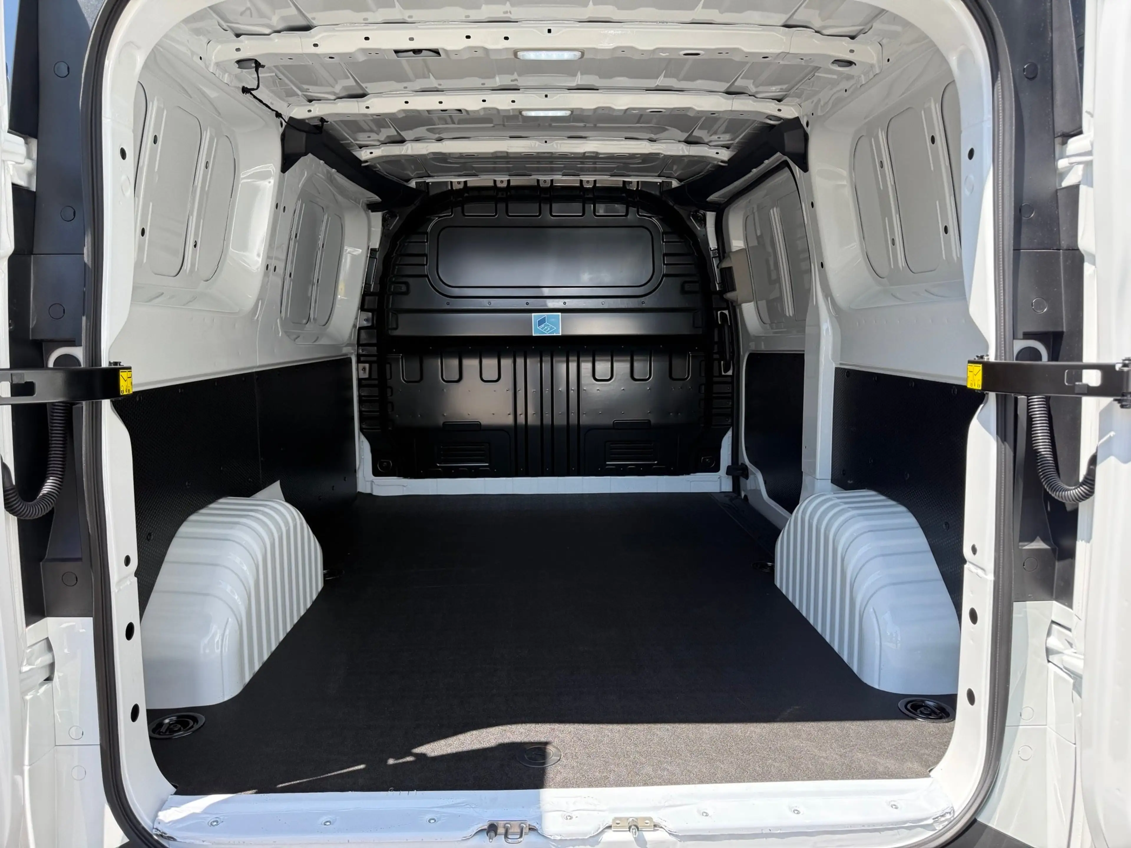Maxus Deliver 7 Deliver 7 Kasten 2.0 D L1H1 (Sofort) — photo 12