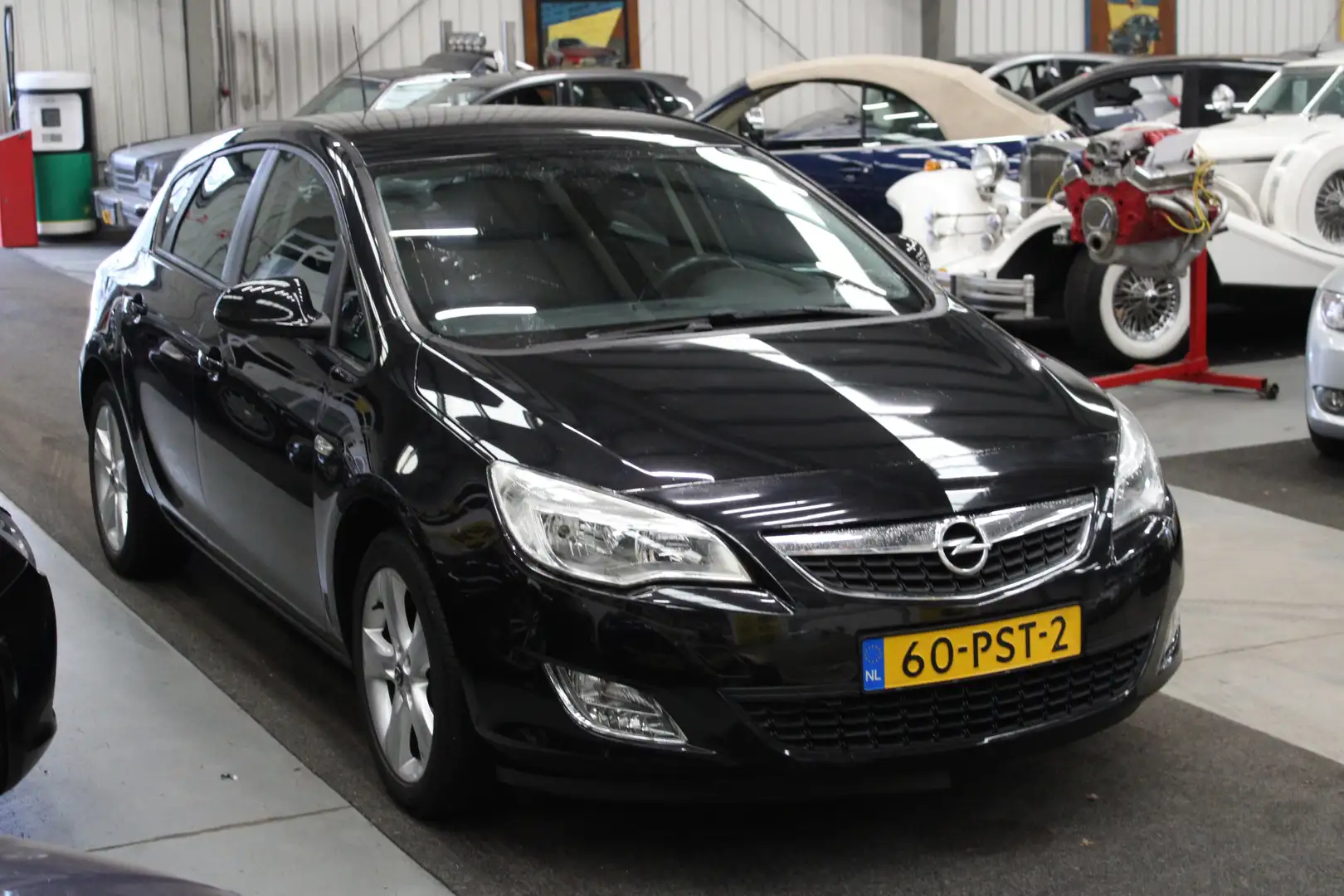 Opel Astra 1.4 Edition Airco, Cruise Control, Stuurbekrachtig Zwart - 2