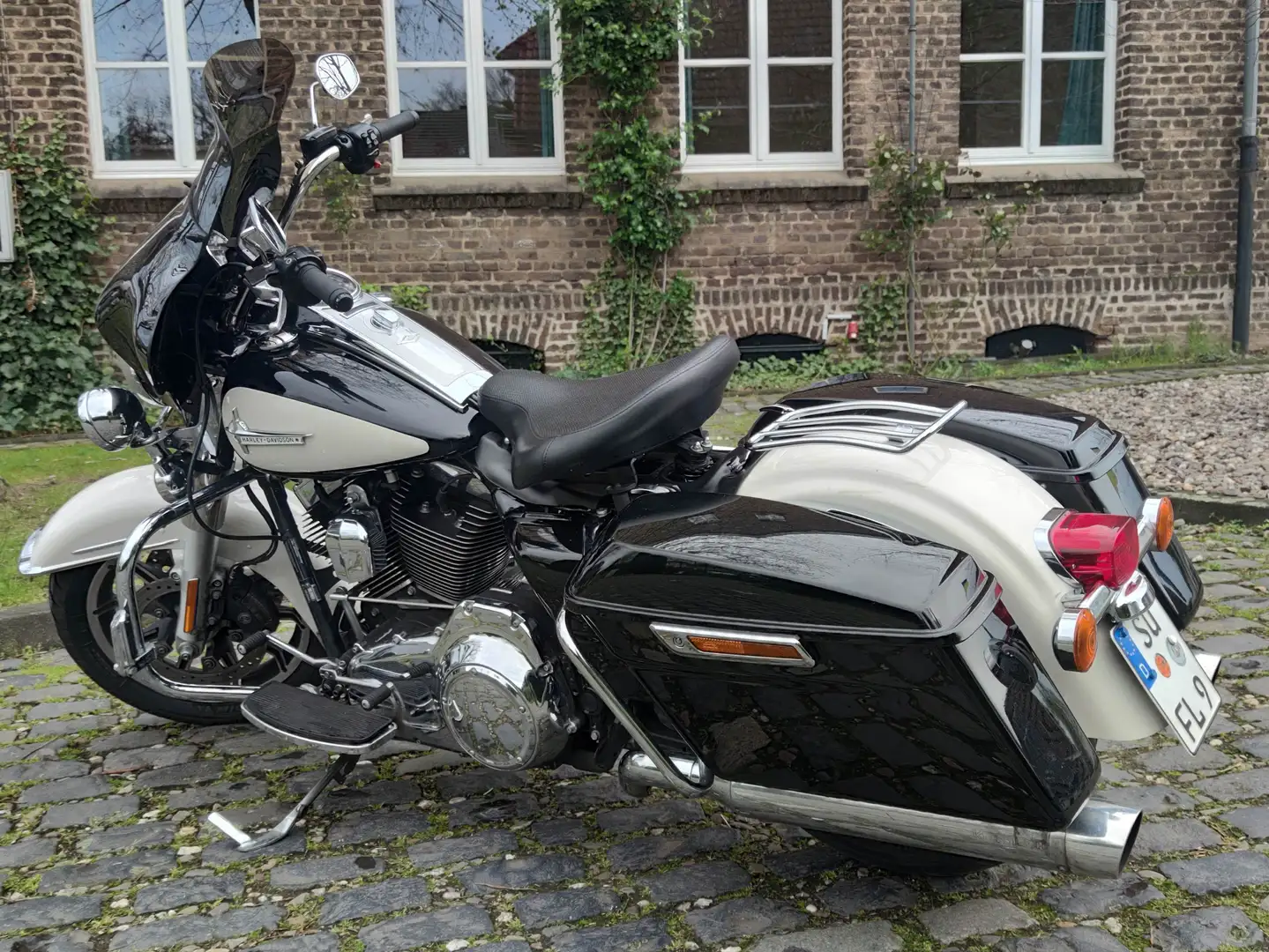 Harley-Davidson Road King Police Schwarz - 2