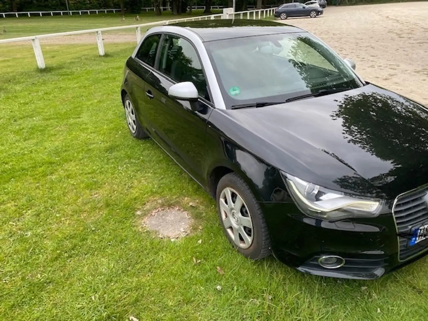 Audi A1 A1 1.2 TFSI Ambition Schwarz - 2