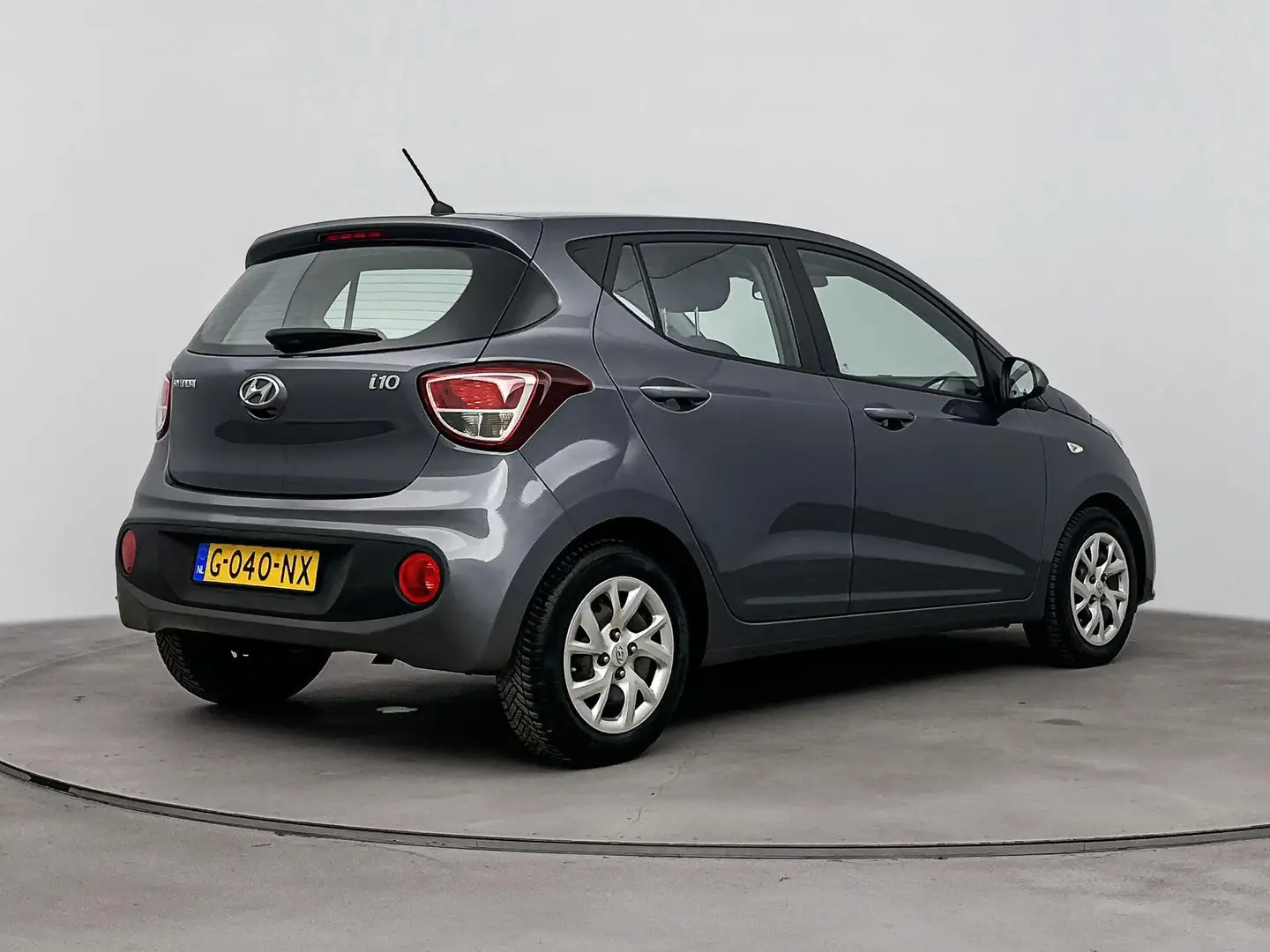 Hyundai i10 1.0i Comfort | 1e eigenaar | Airco | Cruise | Radi Grijs - 2