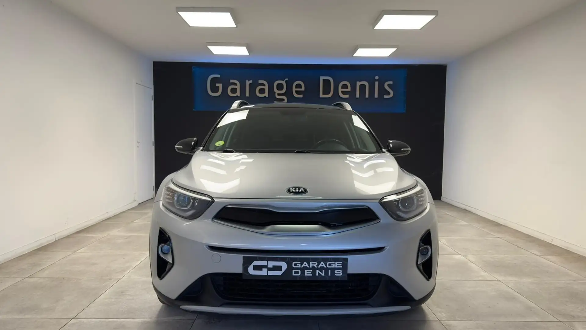 Kia Stonic 1.6 CRDi Black Edition *GPS+CAMERA*LED*GARANTIE* Grijs - 2