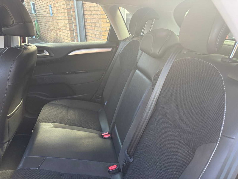 Citroen C4 Citroen C4 1.6 HDI Shine — photo 11