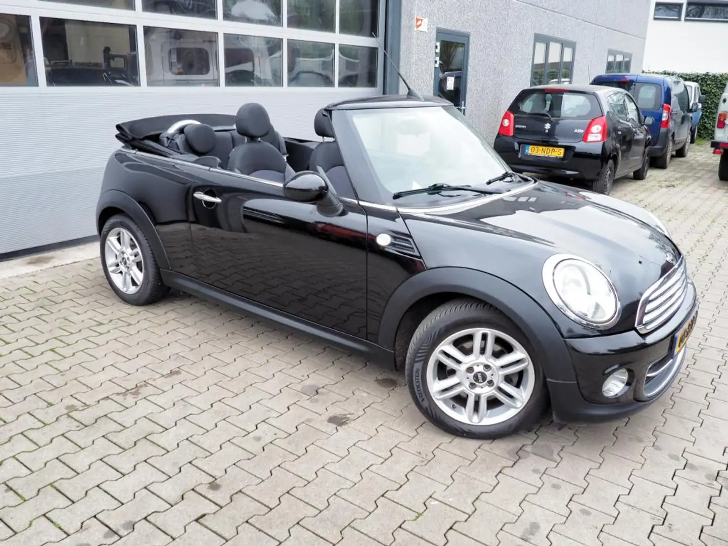 MINI Cooper Cabrio 1.6 Chili CLIMA CRUISE PARKEER S. STOELVERW. Zwart - 1