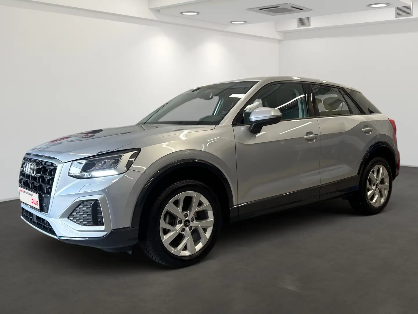 Audi Q2 35 TFSI advanced *LED*KAMERA*NAVI* Silber - 2