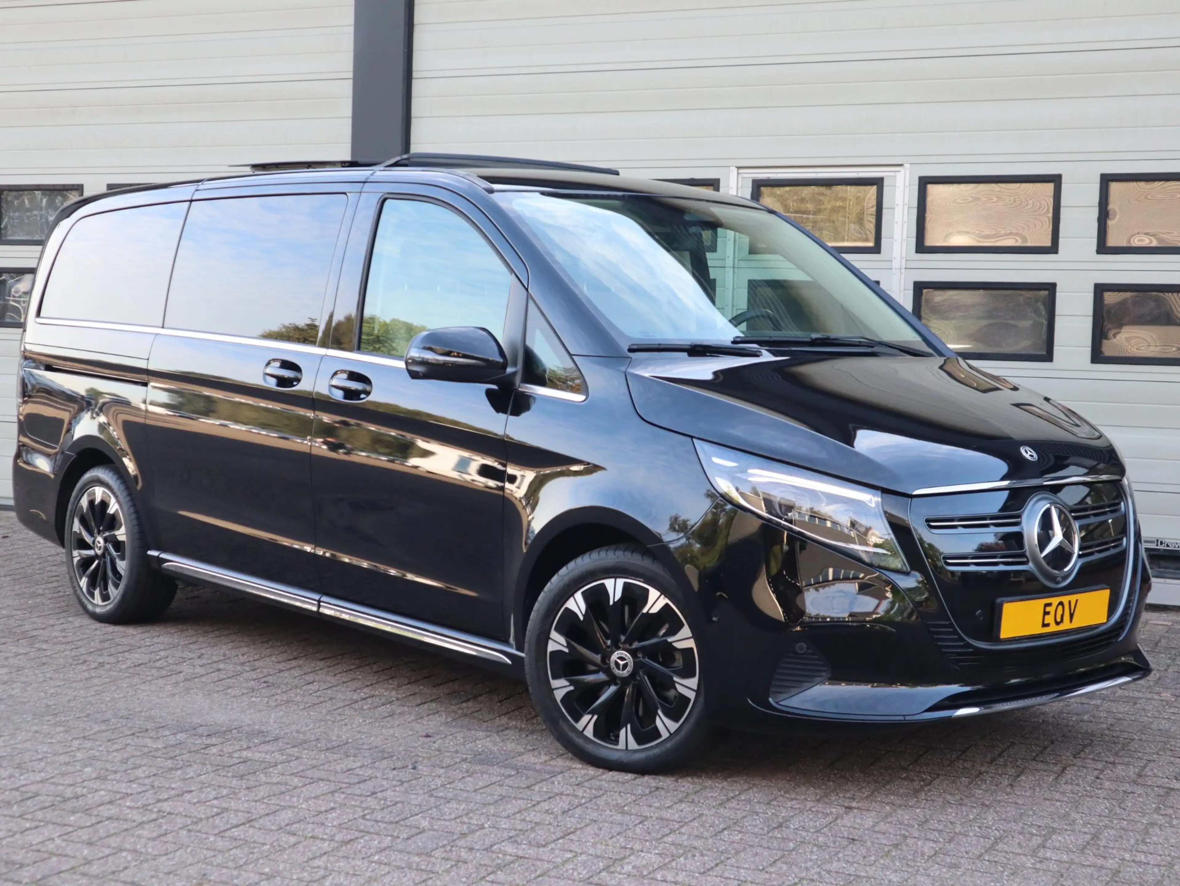 Mercedes-Benz EQV 300 90 kWh L2 Avantgarde - Alle Opties - AMG - 7 Pers. — photo 2