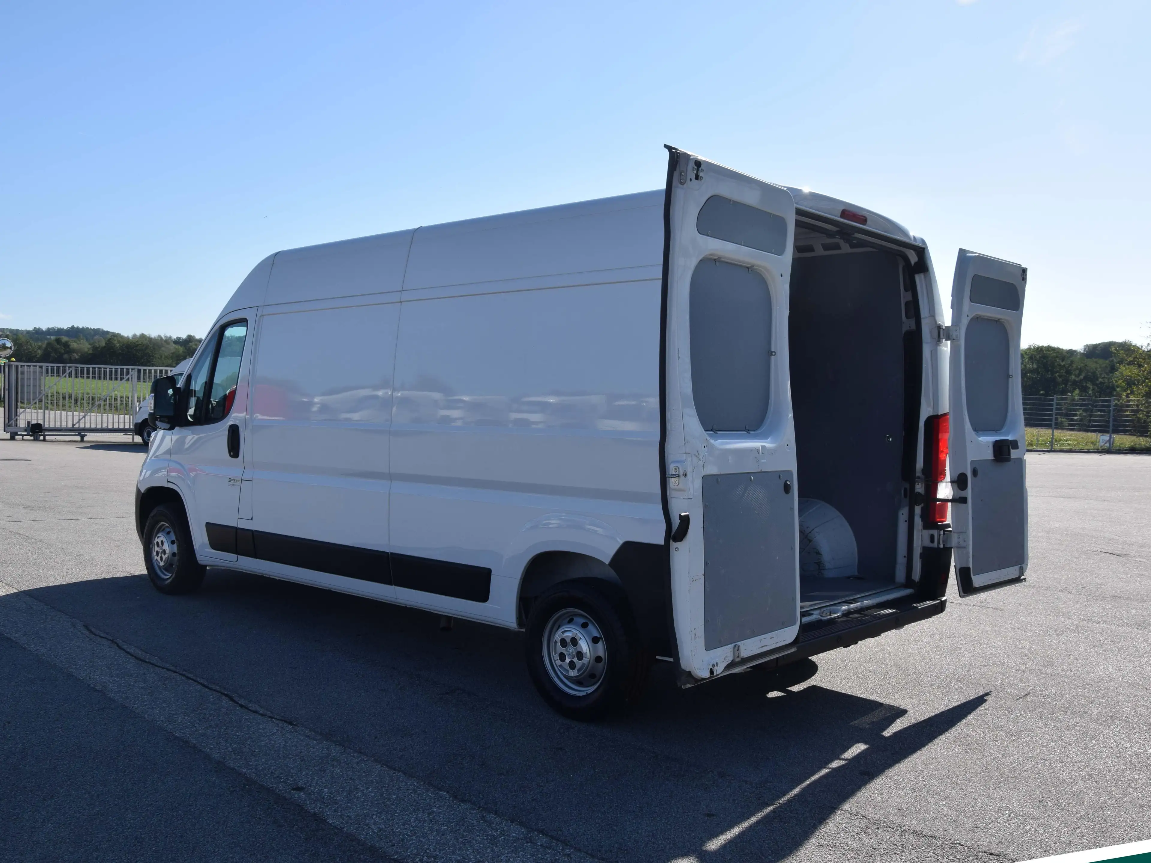 Peugeot Boxer Kastenwagen L3H2 Tempomat Klima App Schwingsitz — photo 10