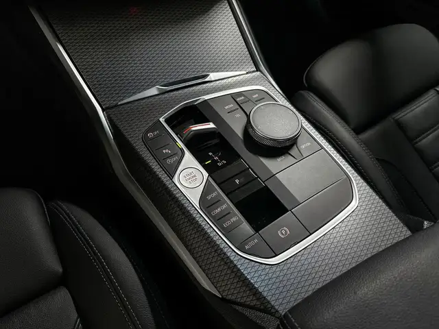 BMW 3 Series view 14