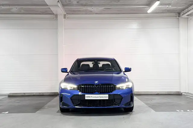 BMW 3 Series view 5