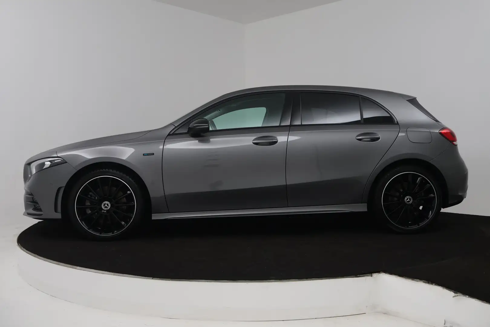 Mercedes-Benz A 250 e Premium Plus (STOELVERWARMING, SFEERVERLICHTING, Grau - 2