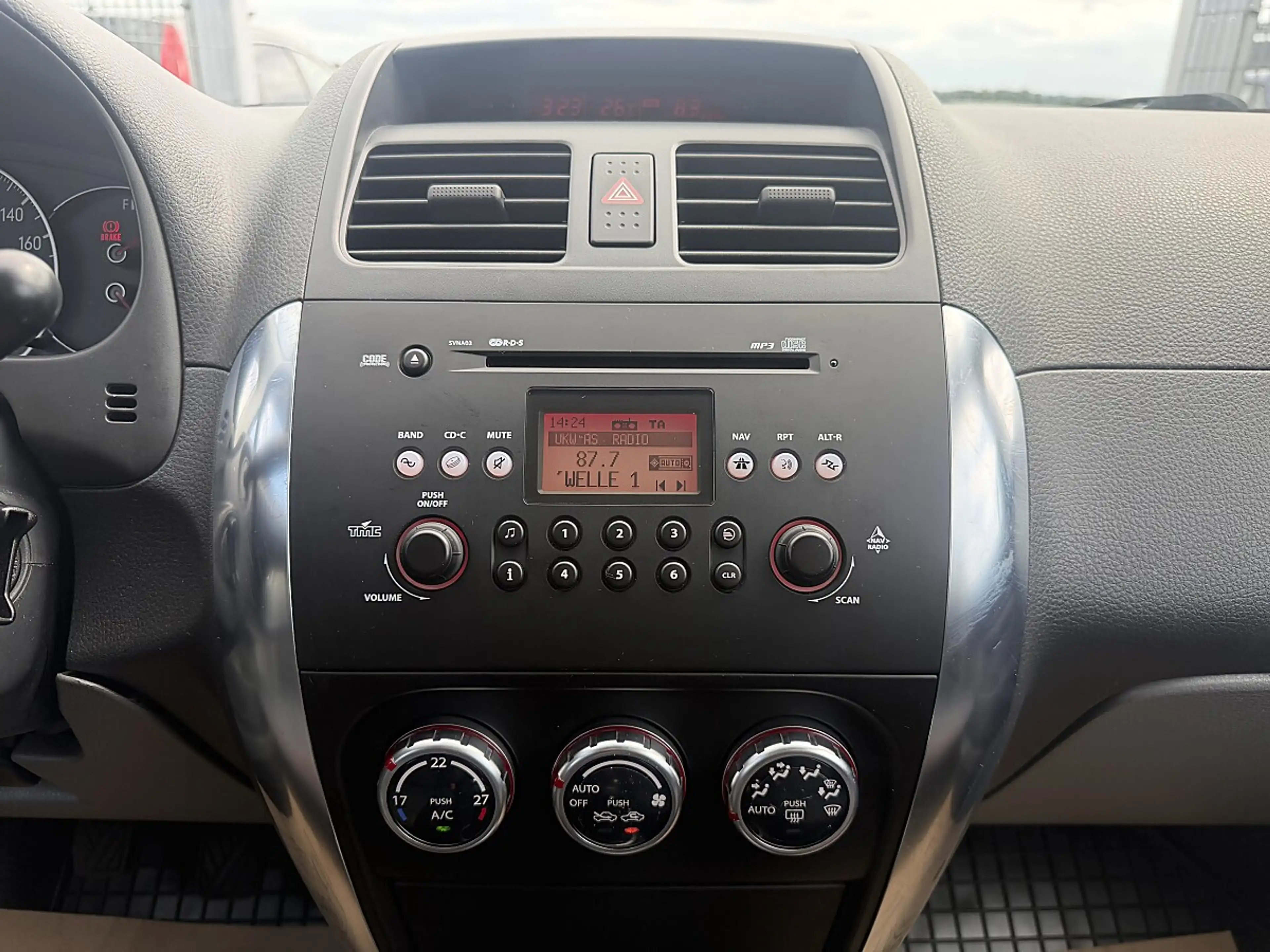 Suzuki SX4 1,6 VVT GL deluxe+ 4WD — photo 11