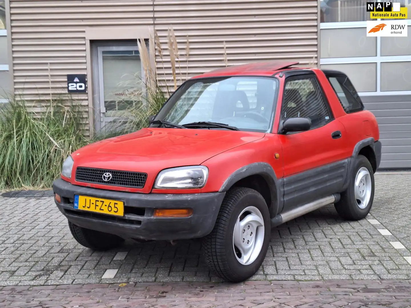 Toyota RAV 4 FunCruiser | 2.0i SR | 4x4 | Rood - 1