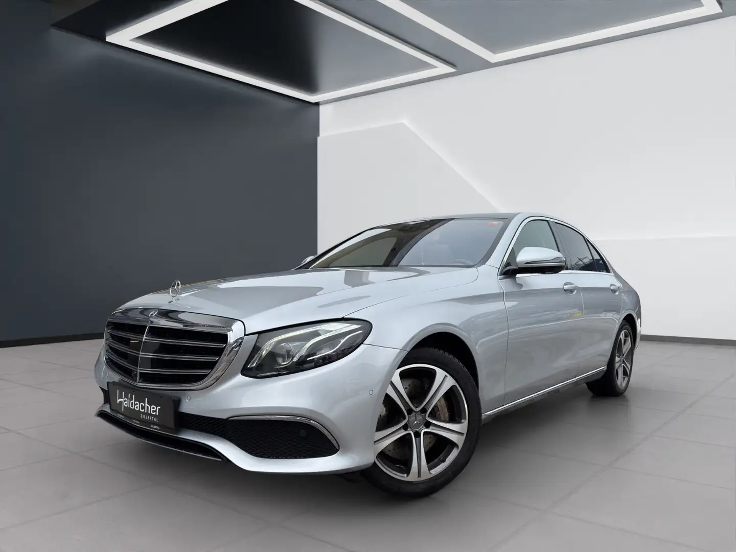 Mercedes-Benz E 350 d 4MATIC Exclusive Aut. Silber - 2