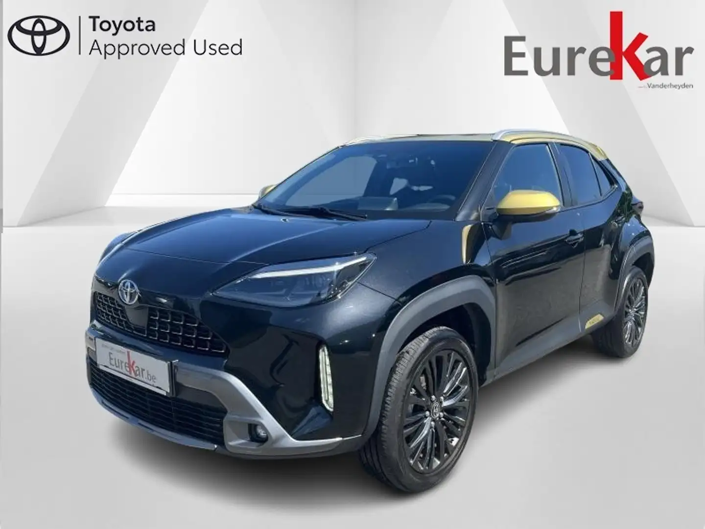 Toyota Yaris Cross 1.5 HYBRID Adventure Zwart - 1