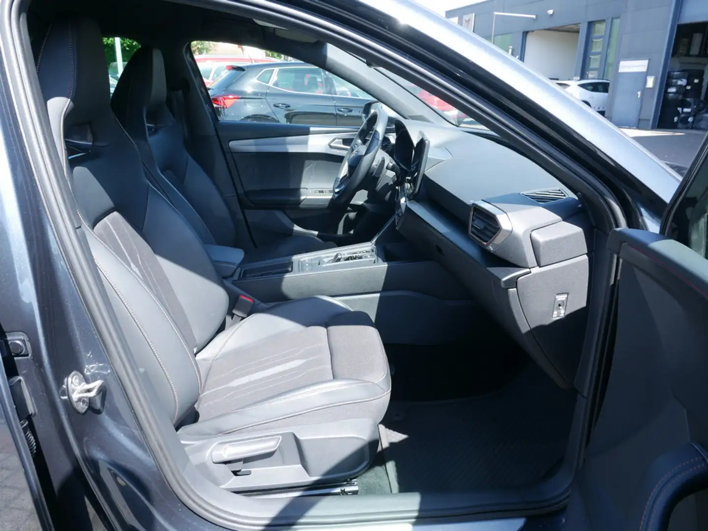 CUPRA Leon Sportstourer 2.0 TSI KAMERA NAVI ACC LED Gris - 2