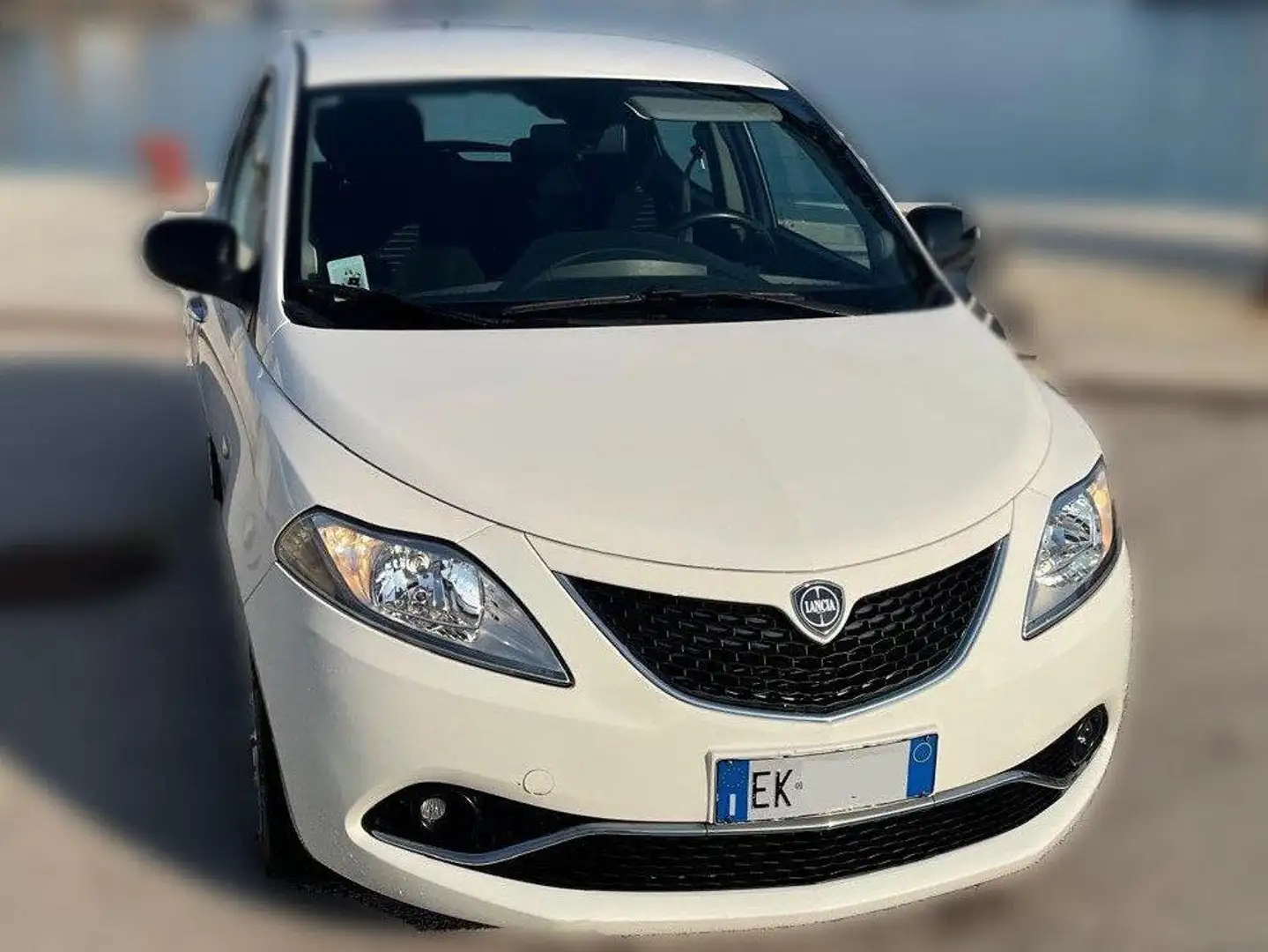 Lancia Ypsilon Ypsilon 0.9 t.air Platinum s bijela - 1
