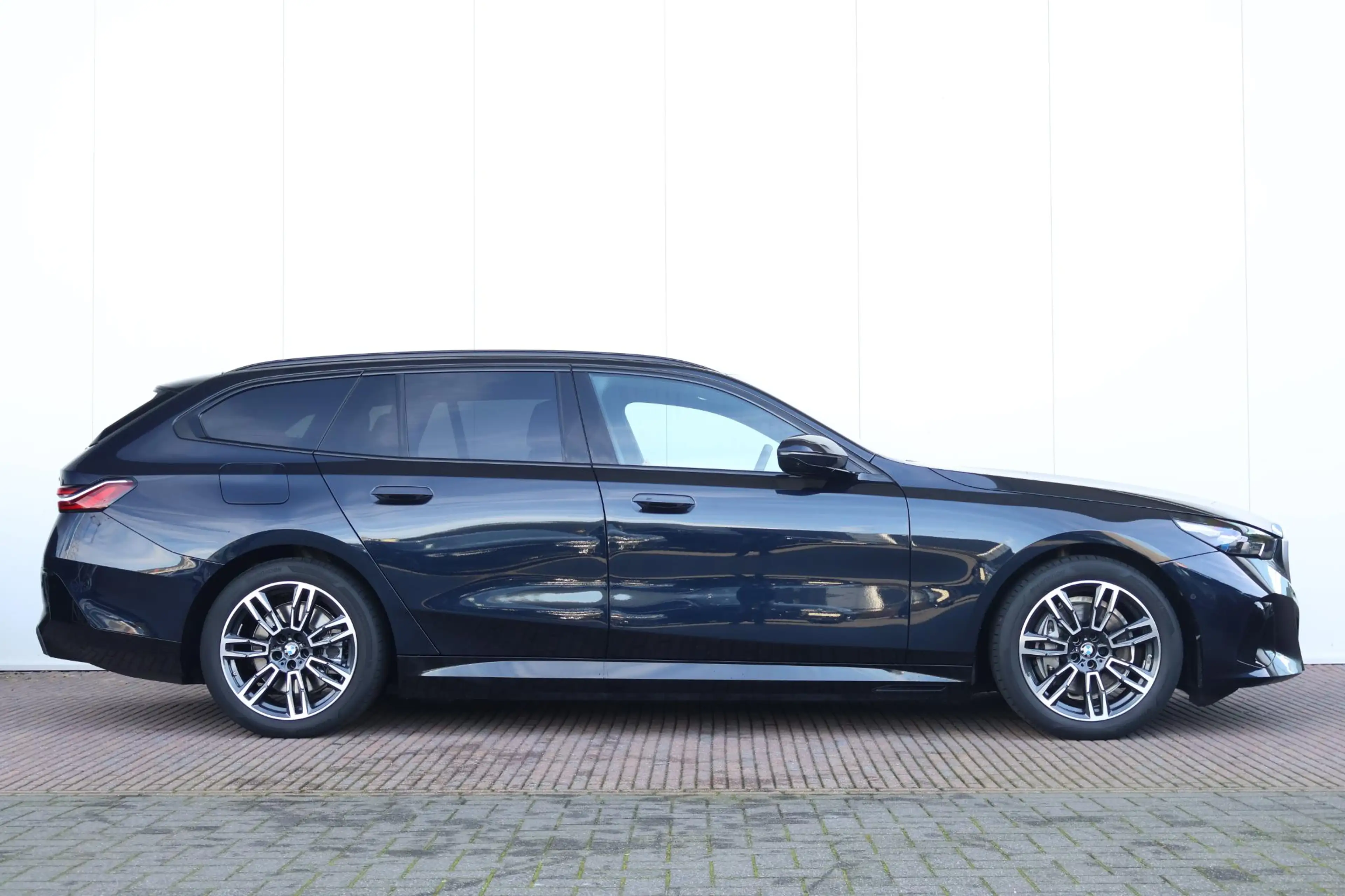 BMW i5 Touring eDrive40 M Sport Edition 84 kWh | M-Sport — photo 5